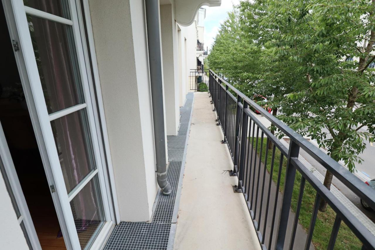 Family Stay - Steps From Disneyland Serris Ngoại thất bức ảnh