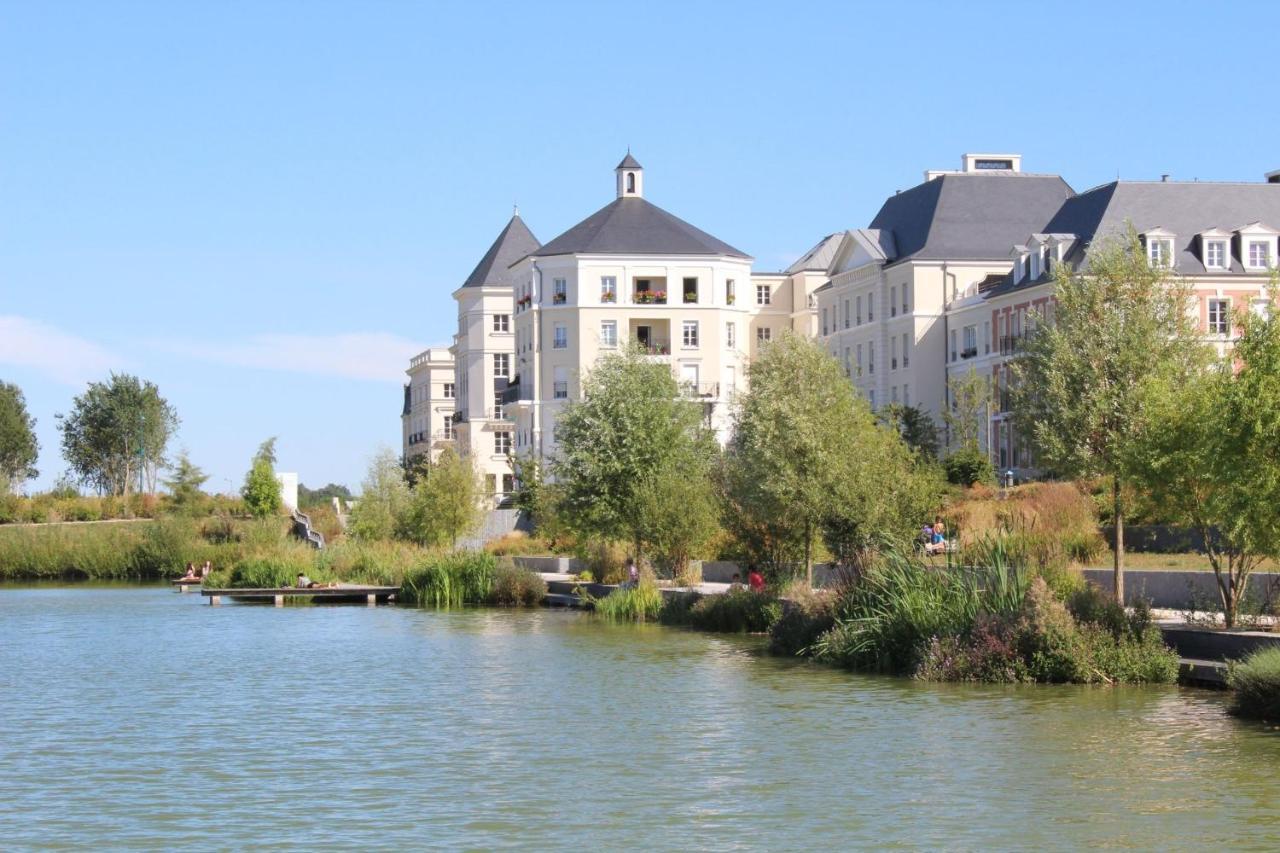 Family Stay - Steps From Disneyland Serris Ngoại thất bức ảnh