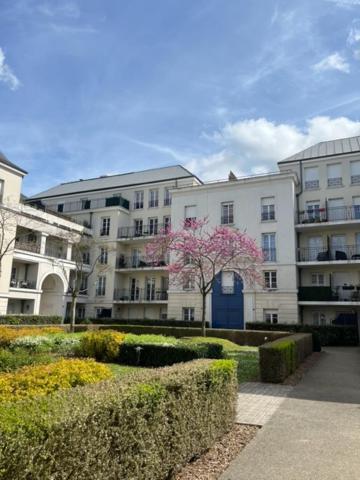 Family Stay - Steps From Disneyland Serris Ngoại thất bức ảnh