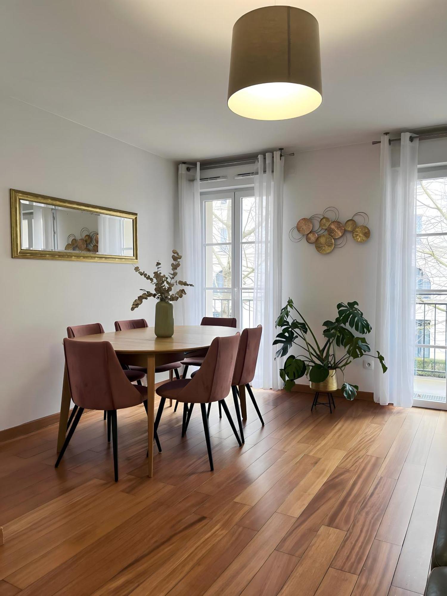 Family Stay - Steps From Disneyland Serris Ngoại thất bức ảnh